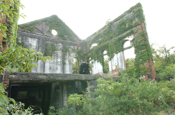 �����E�����B����