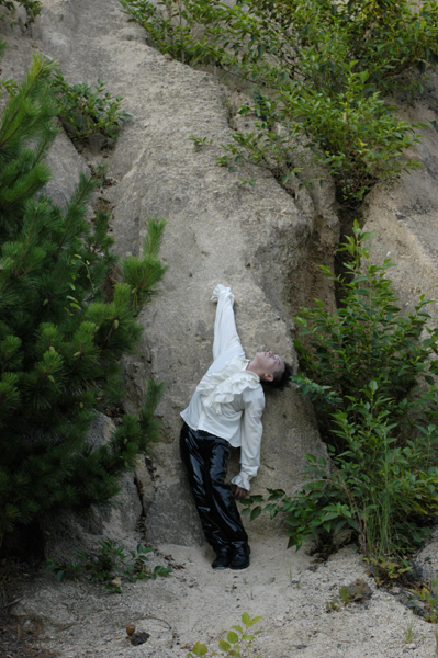 �����E�����B����