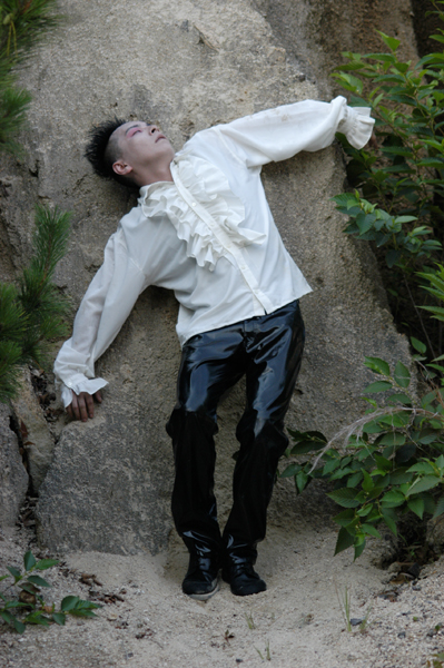 �����E�����B����