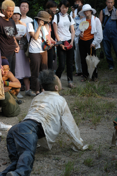 �����E�����B����