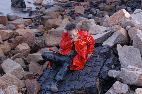 �����E�����B����