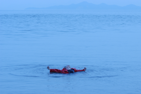 �����E�����B����